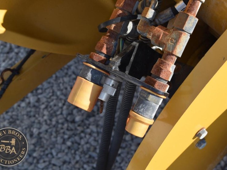 2011-caterpillar-908h-image-28
