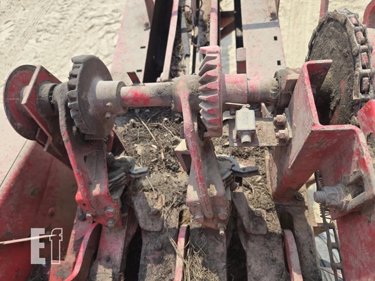 massey-ferguson-124-image-7