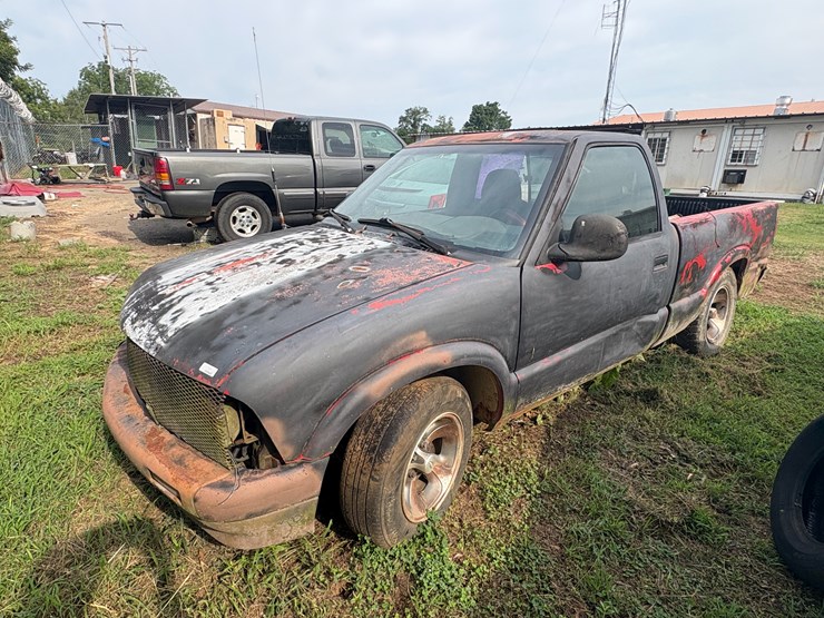 1996-chevrolet-s10-image-1