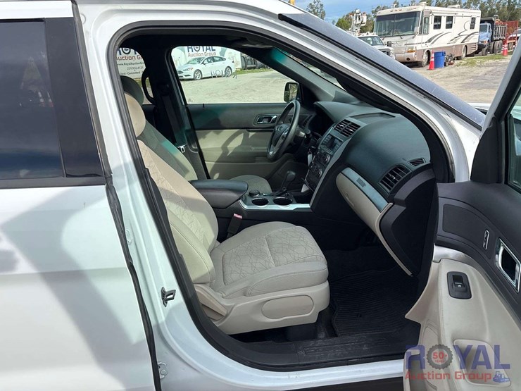 2014-ford-explorer-image-25