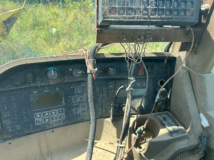 2000-john-deere-8410t-image-76