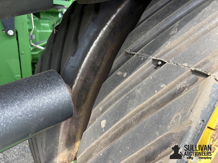 2011-john-deere-8335rt-image-13