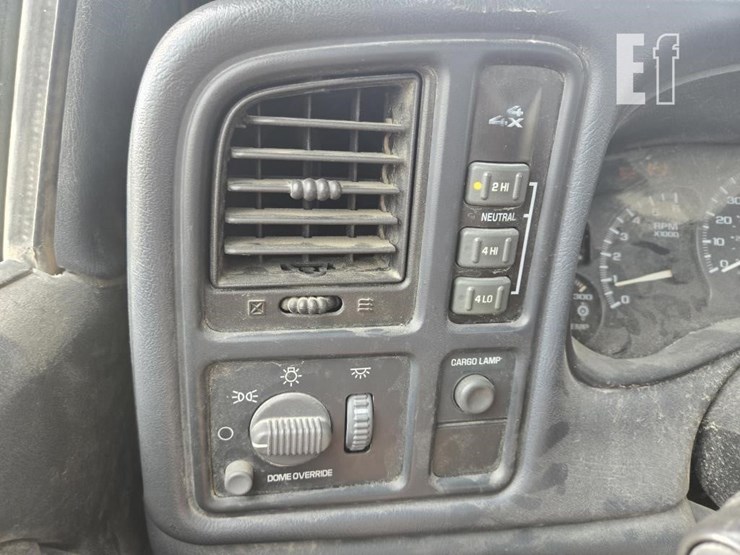 2002-chevrolet-silverado-2500-image-19