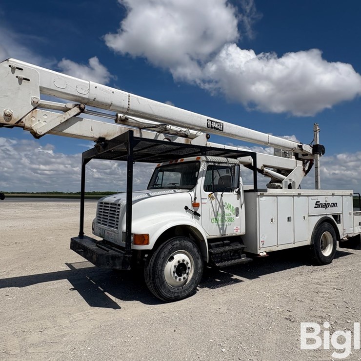 2001 INTERNATIONAL 4900