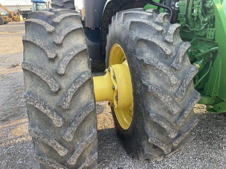 2011-john-deere-8310r-image-12