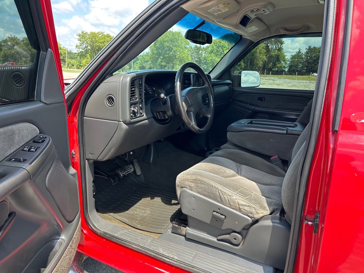 2003-chevrolet-2500hd-image-9