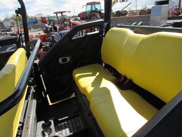 2022-john-deere-gator-image-9