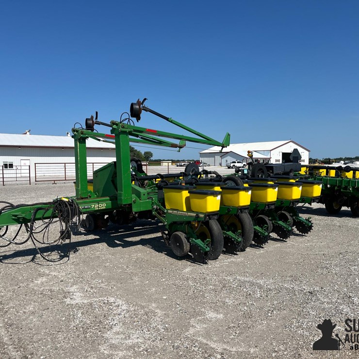 JOHN DEERE 7200