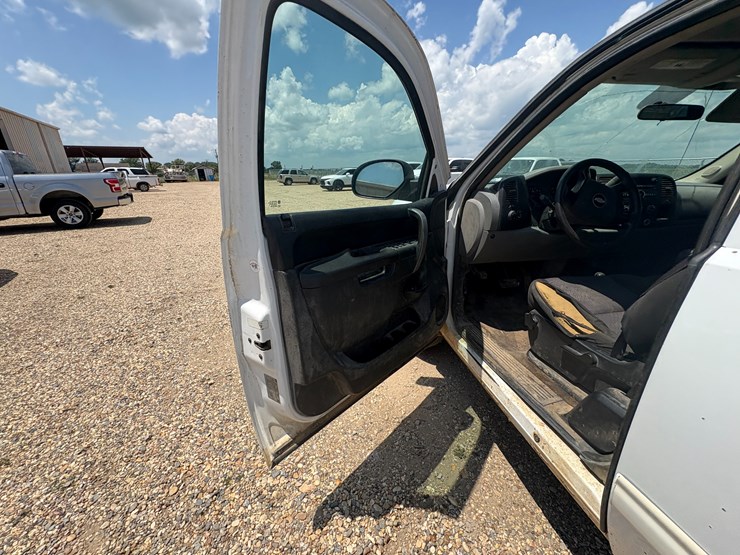 2010-chevrolet-silverado-image-27