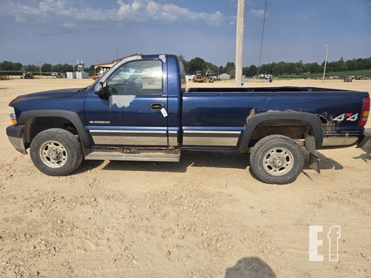 2002-chevrolet-silverado-2500-image-14