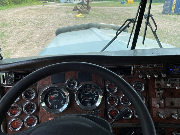 2005-kenworth-t800-image-74