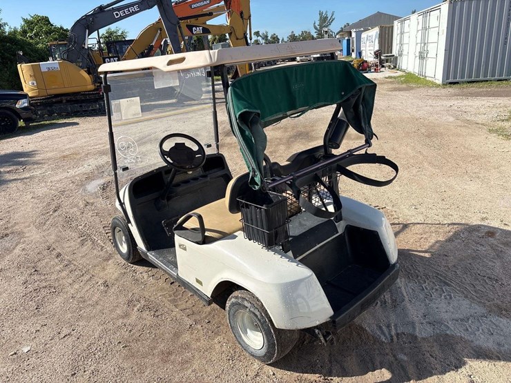 ez-go-electric-golf-cart-image-3