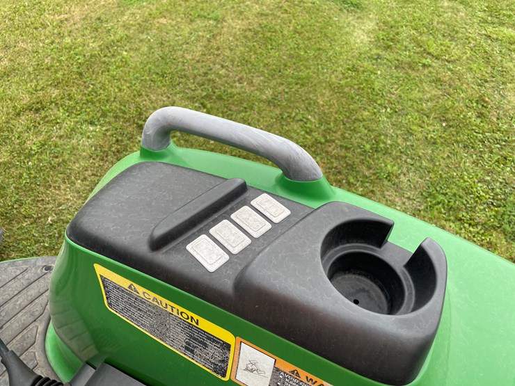 2011-john-deere-4120-image-33