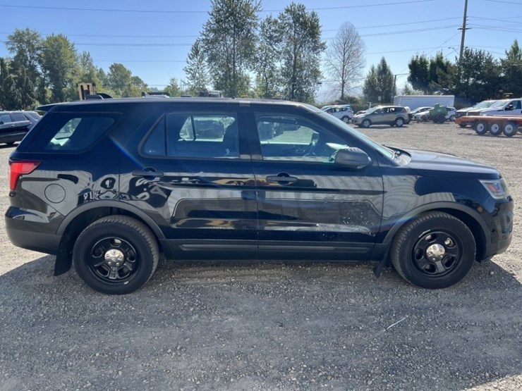 2017-ford-explorer-image-3