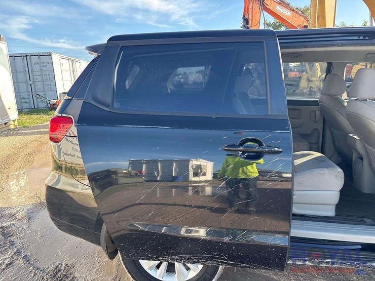 2015-kia-sedona-image-21