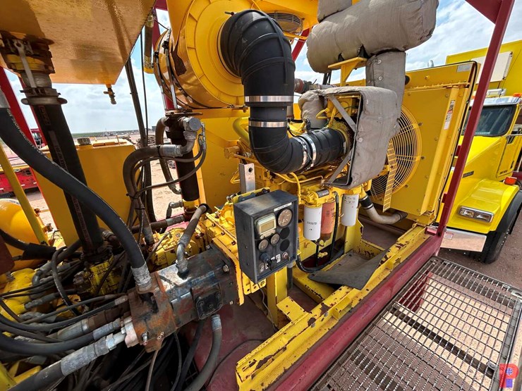 2013-john-deere-b-image-16