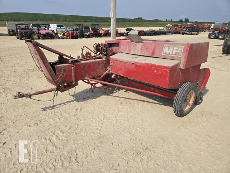 massey-ferguson-124-image-8