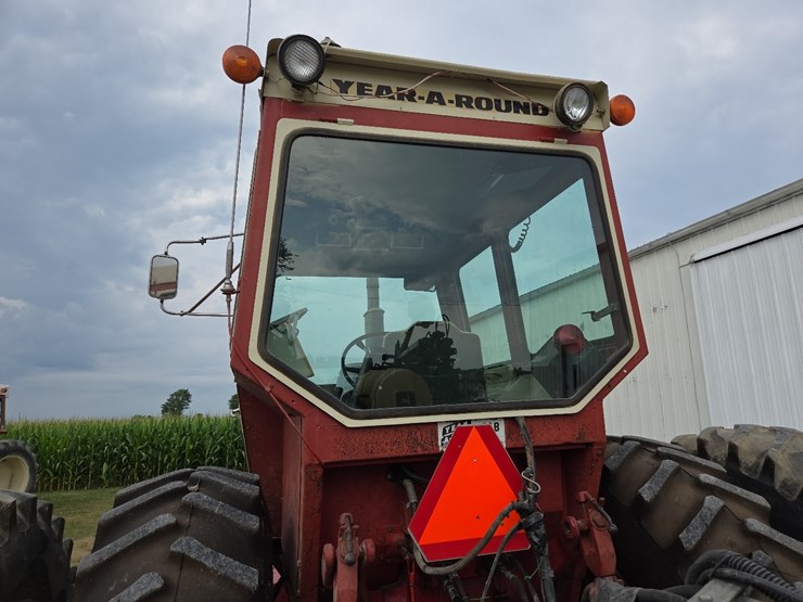1970-ih-1456-tractor-image-36