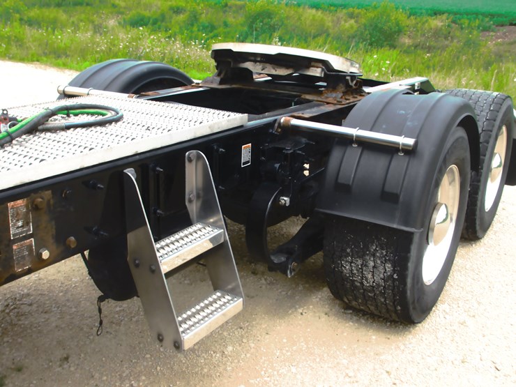 2023-peterbilt-579-image-38