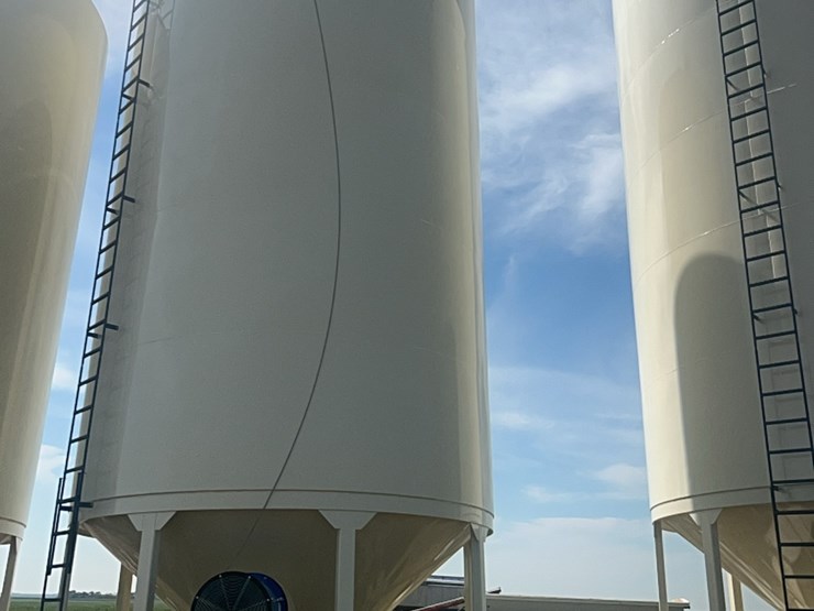 concept-5,000-bushel-hopper-bin,-fully-equipped-with-agi-grainguard-10-hp-bin-fan-with-three-phase-electric-motor-image-6