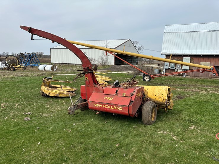 new-holland-790-image-3