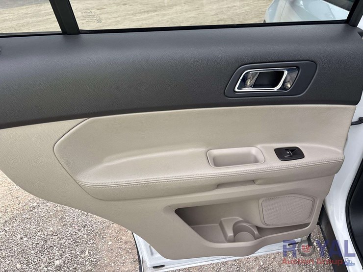 2014-ford-explorer-image-19