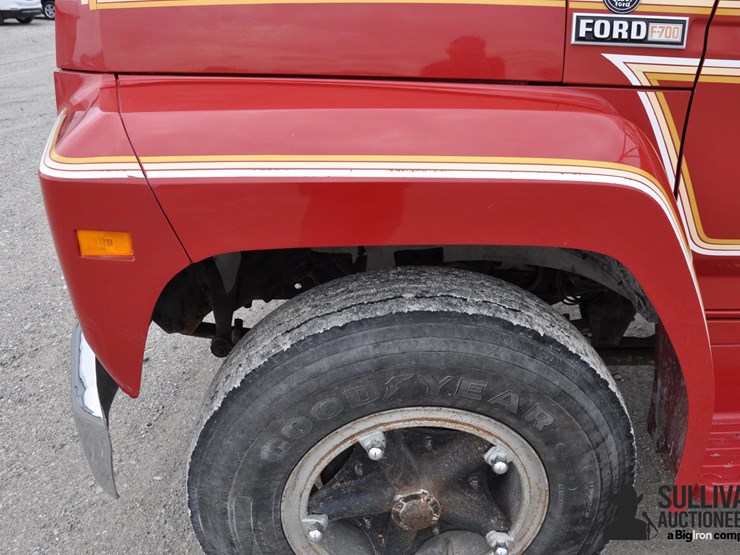 1983-ford-f700-image-12