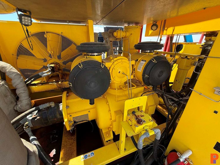 2013-john-deere-b-image-31
