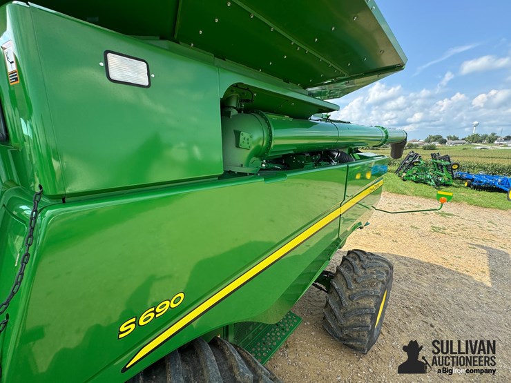 2014-john-deere-s690-image-19