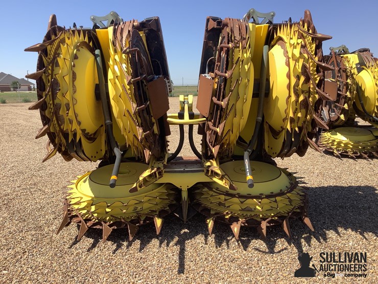 2022-john-deere-772-image-2
