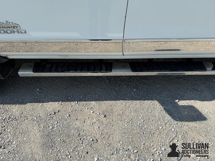 2017-chevrolet-3500hd-image-14