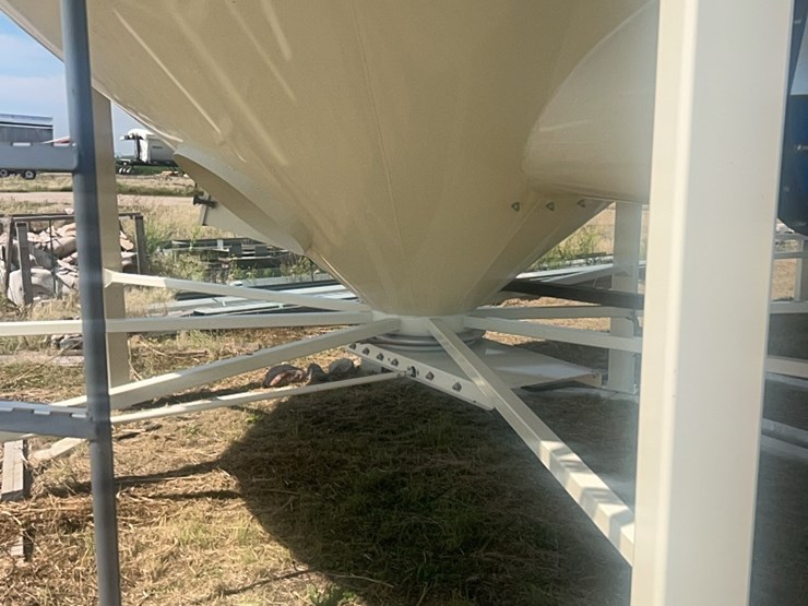 concept-5,000-bushel-hopper-bin,-fully-equipped-with-agi-grainguard-bin-fan-with-7.5-hp-three-phase-electric-motor-image-74