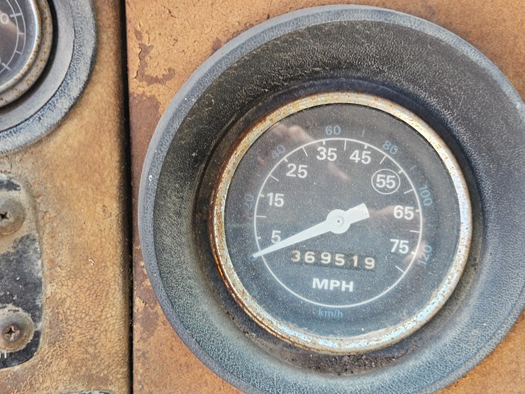 1982-ford-lt9000-image-60