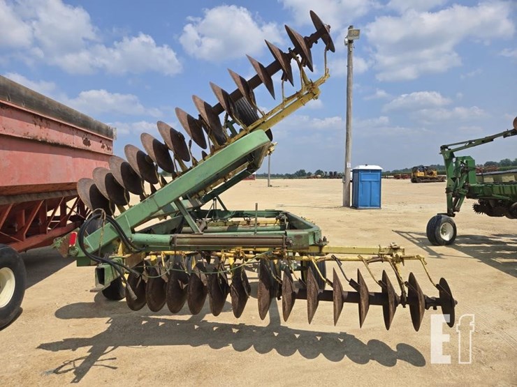 john-deere-220-image-6