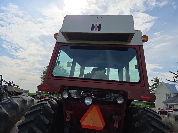 1976-ih-1466-tractor-image-32