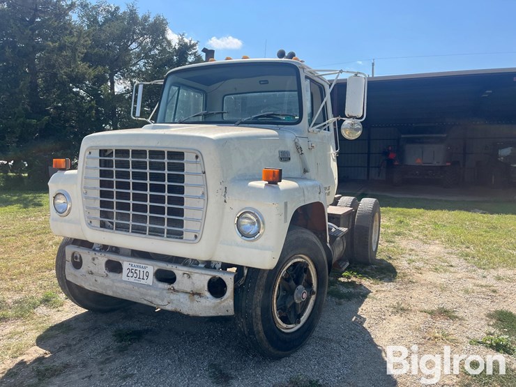 1984-ford-9000-image-1