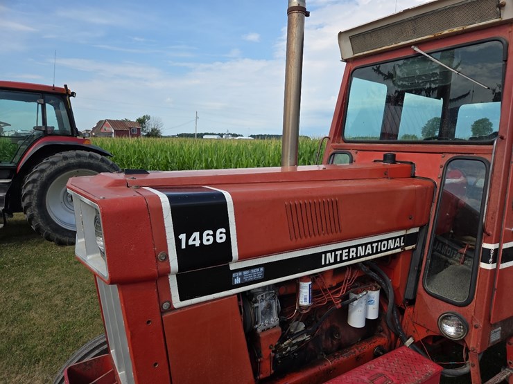 1976-ih-1466-tractor-image-11