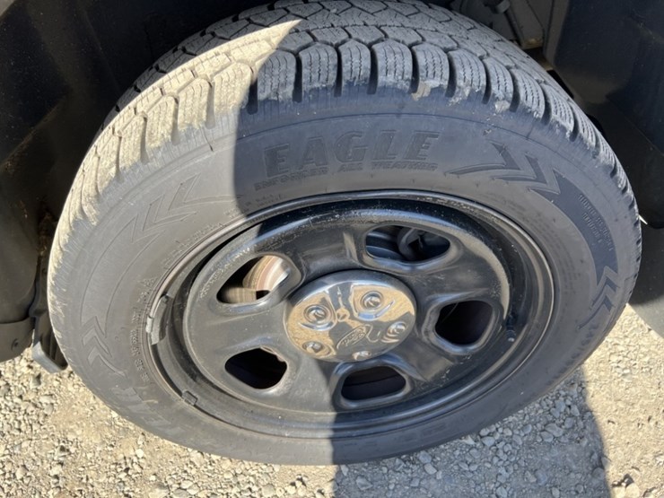 2017-ford-explorer-image-18