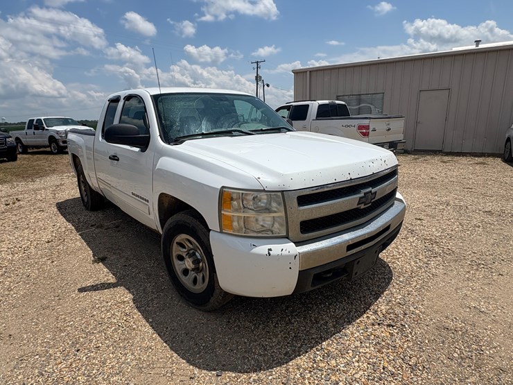2010-chevrolet-silverado-image-2