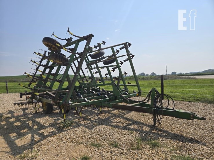john-deere-33-image-1