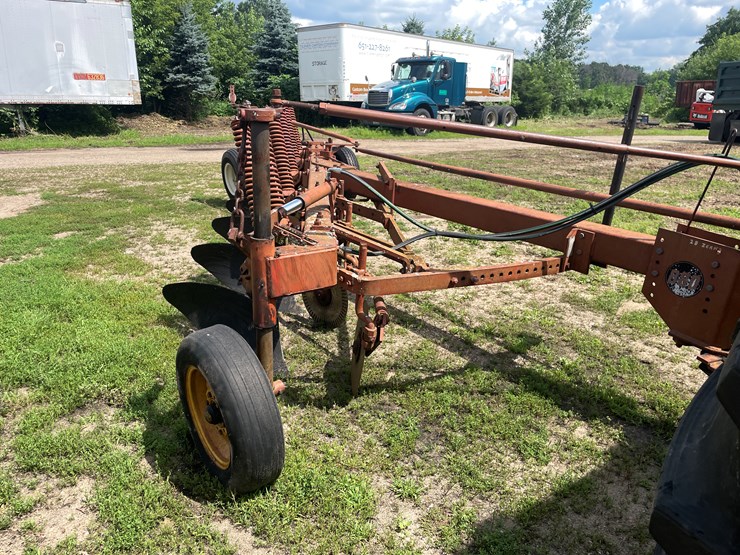 massey-ferguson-880-image-1