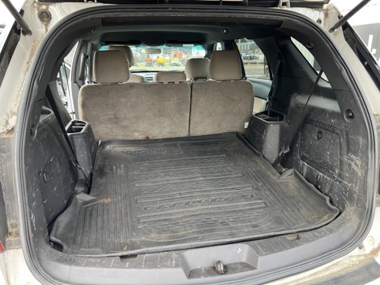 2014-ford-explorer-image-18