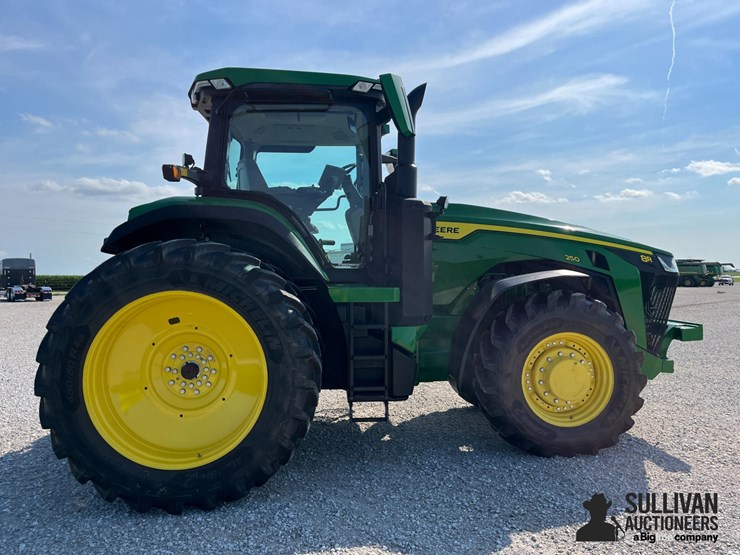 2023-john-deere-8r-250-image-4