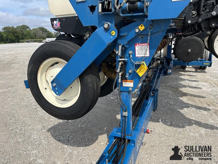 2009-kinze-3600-image-12