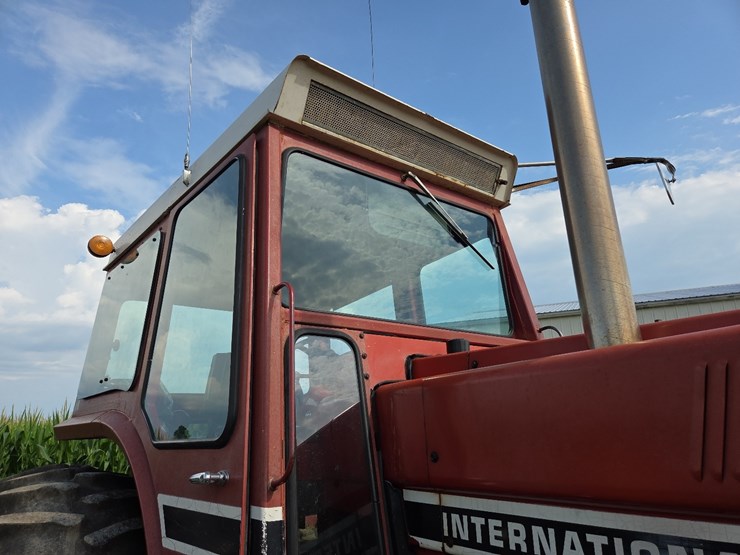 1976-ih-1466-tractor-image-44