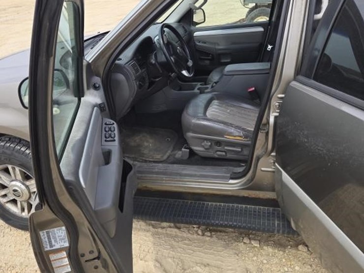 2002-mercury-mountaineer-image-8