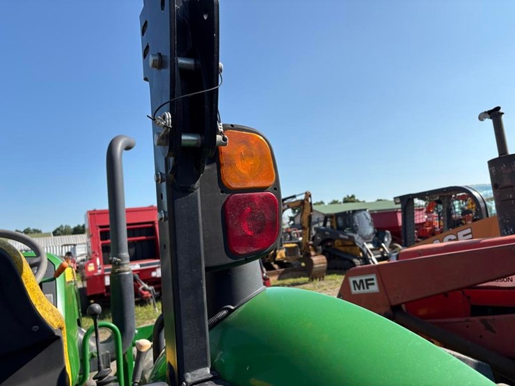 2015-john-deere-5055e-image-16