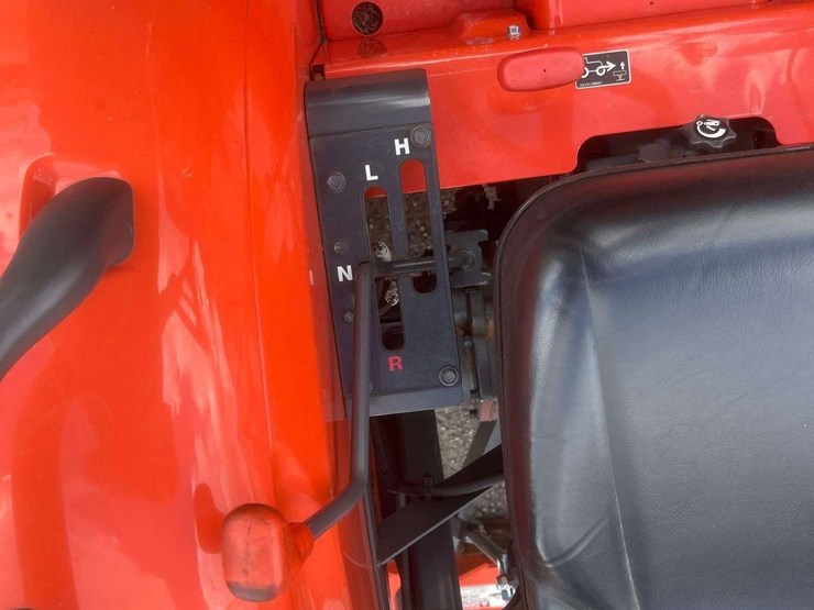 kubota-l2501d-25hp-utility-loader-tractor-image-14