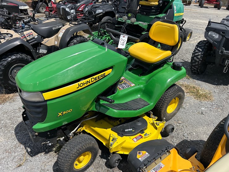 john-deere-x300-image-3