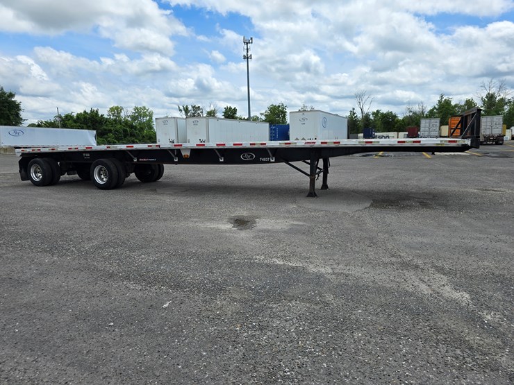 2015-great-dane-48'-x-102"-image-55
